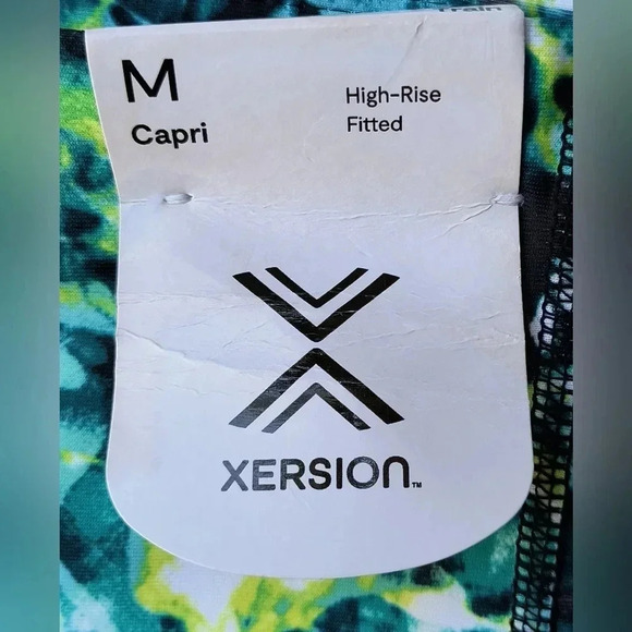 Xersion High Rise Fitted Floral Design Capri Athletic Yoga Pants, Medium - Picture 3 of 7
